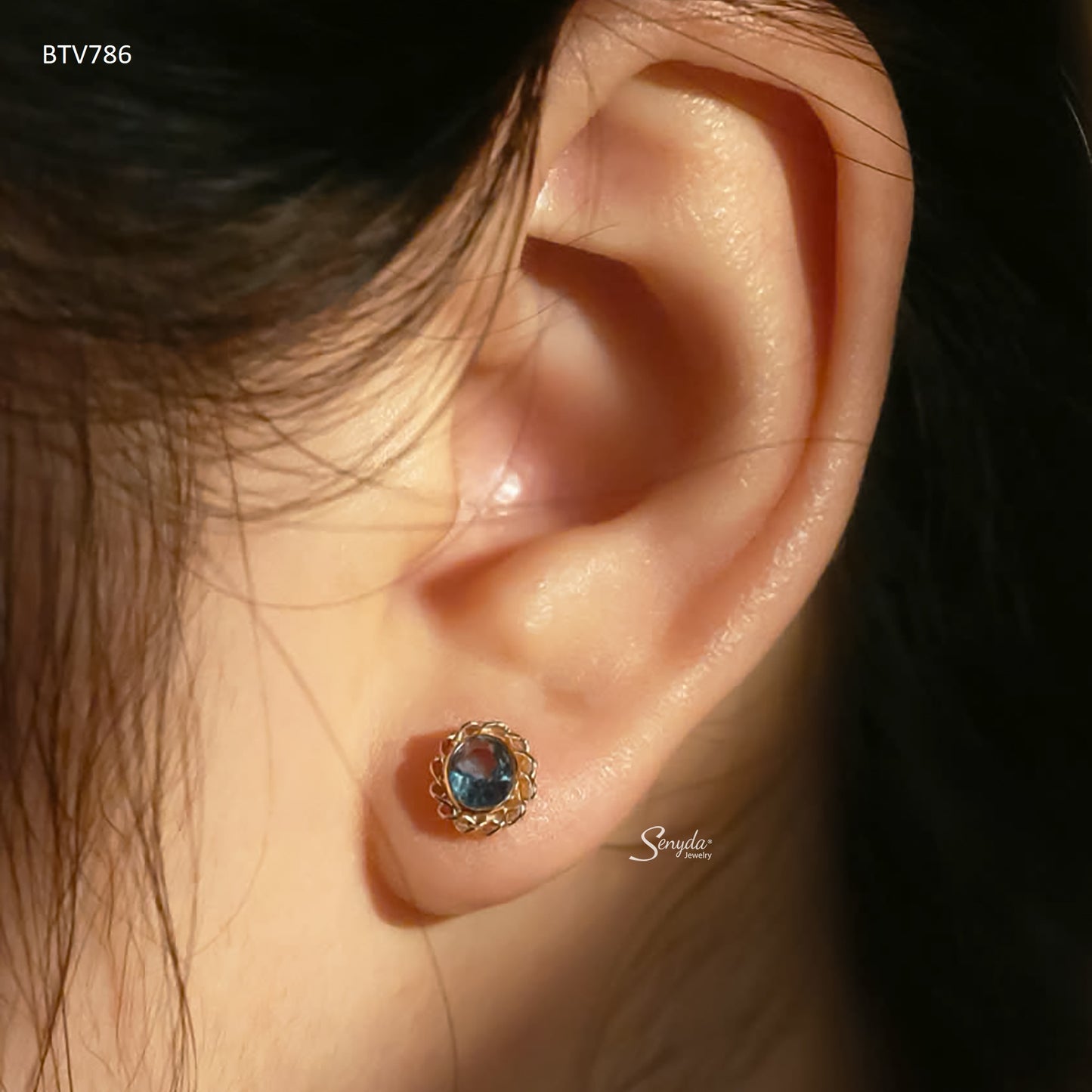 14K Solid Gold Vintage Oval CZ Stud Earrings With Filigree Border