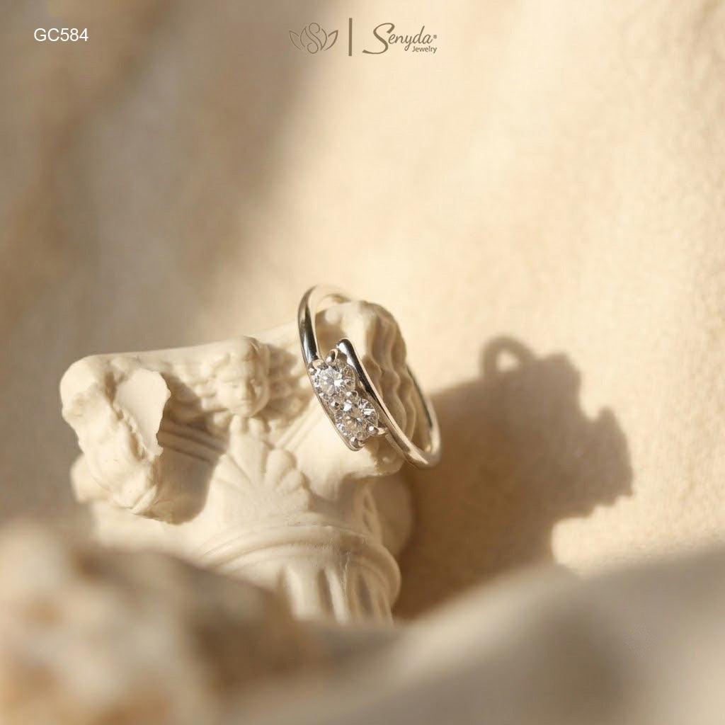 Dainty 925 sterling silver two-stone bypass ring featuring twin brilliant round cubic zirconia gems in a modern Toi et Moi setting.