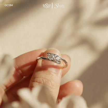 Dainty 925 sterling silver two-stone bypass ring featuring twin brilliant round cubic zirconia gems in a modern Toi et Moi setting.