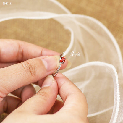 Sterling Silver 925 4mm Square Garnet Solitaire Ring