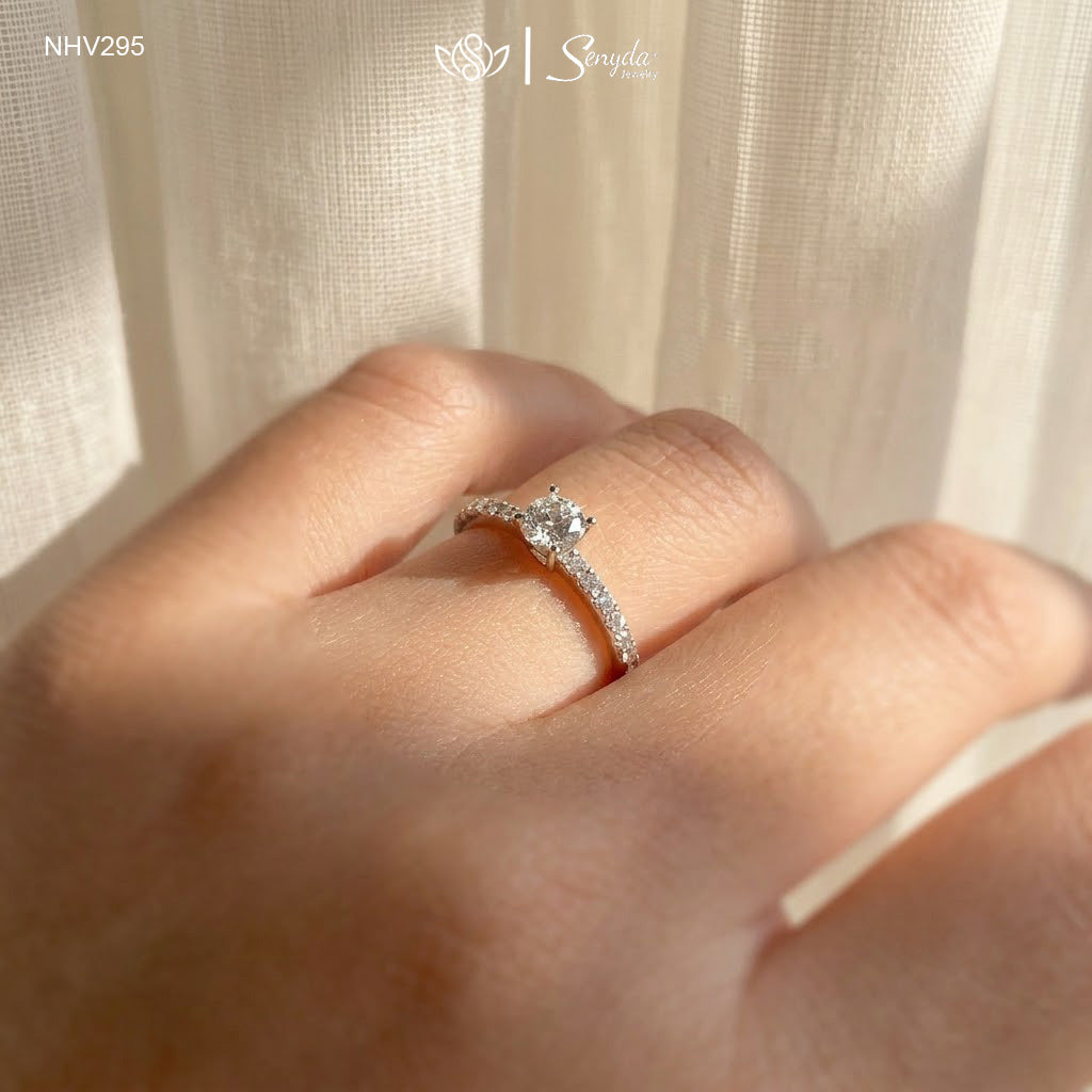 18K Solid Gold 4-Prong Cubic Zirconia Solitaire Ring