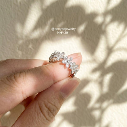 10K Solid Gold Sparkling Flower Cluster Ring - Freesize