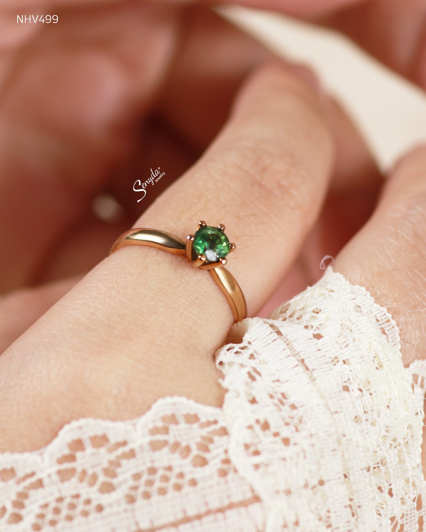 16K Solid Gold Round - Shaped Brilliant Cut Natural Green Sapphire Ring