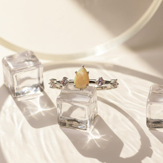 14K Solid Gold Pear Opal Vintage Ring