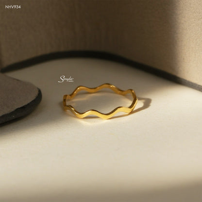 Solid Gold Wave Ring (Custom Wave Count)