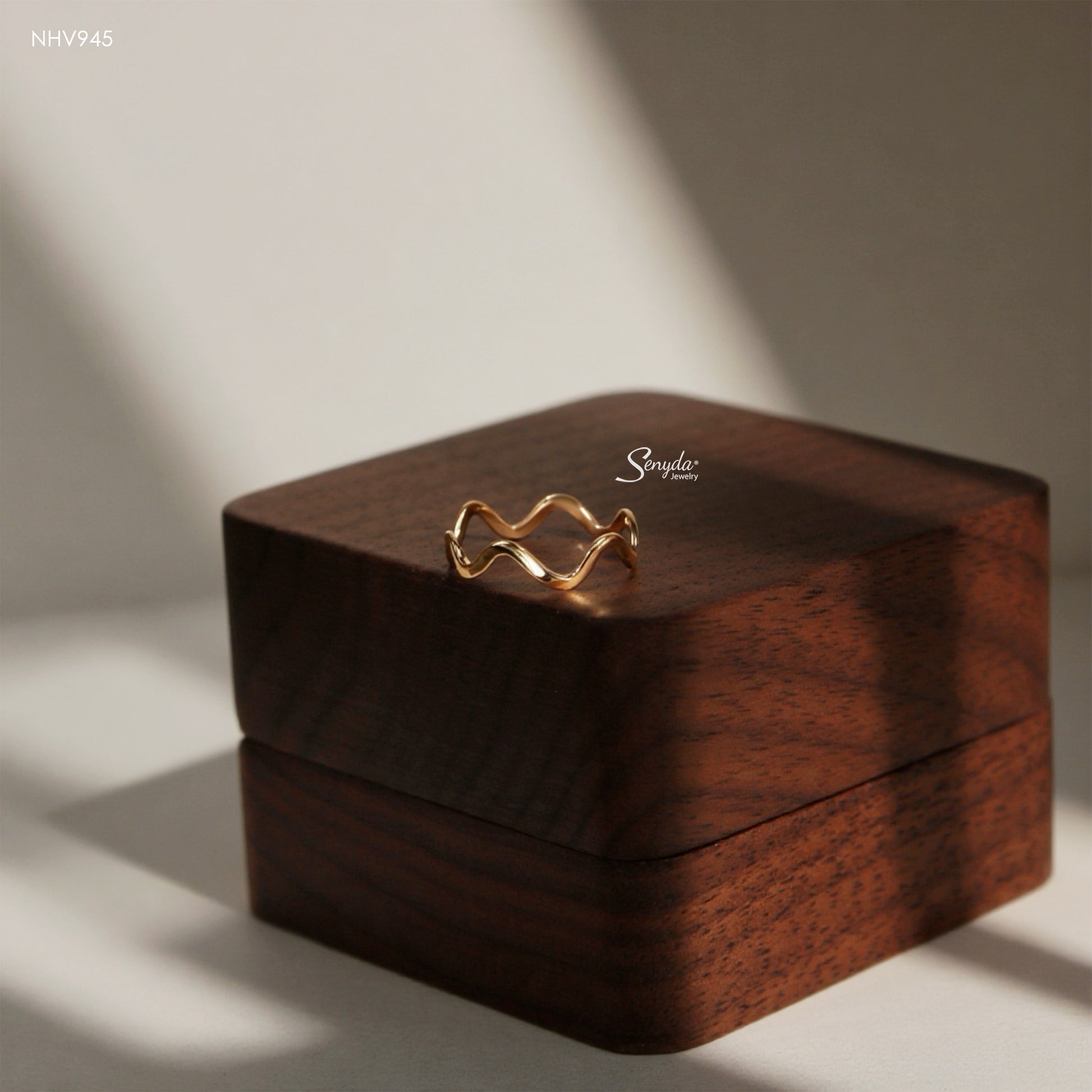 Solid Gold Wave Ring (Custom Wave Count)